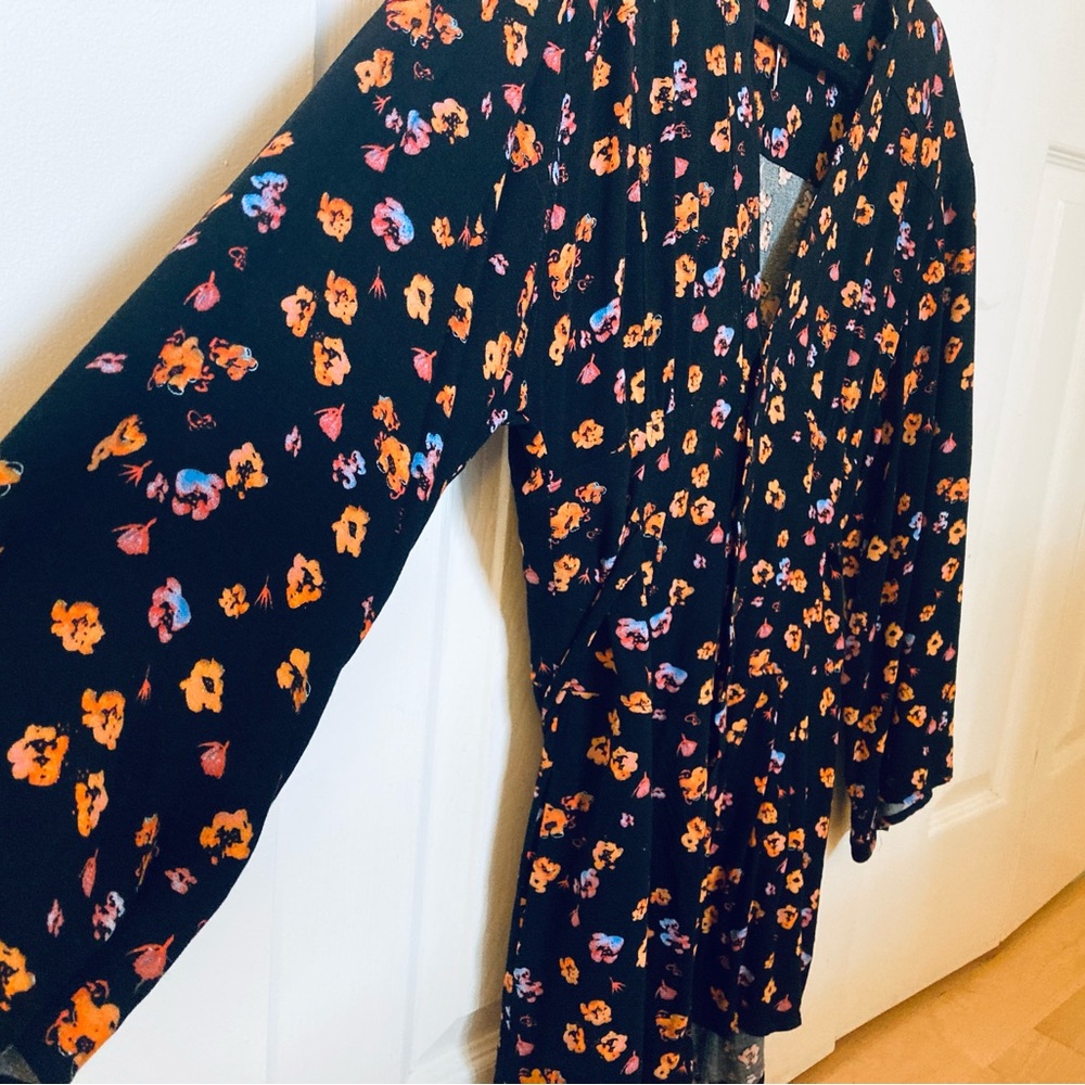 FREE PEOPLE L'Amour Printed Romper Floral
Black 4